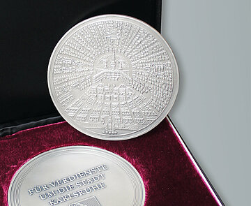 Abbildung der Ehrenmedaille der Stadt Karlsruhe